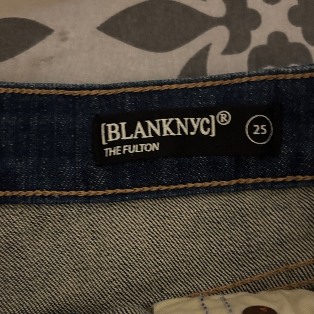NEW- Blank NYC Dark Blue Distressed Jean Shorts - Picture 4 of 6